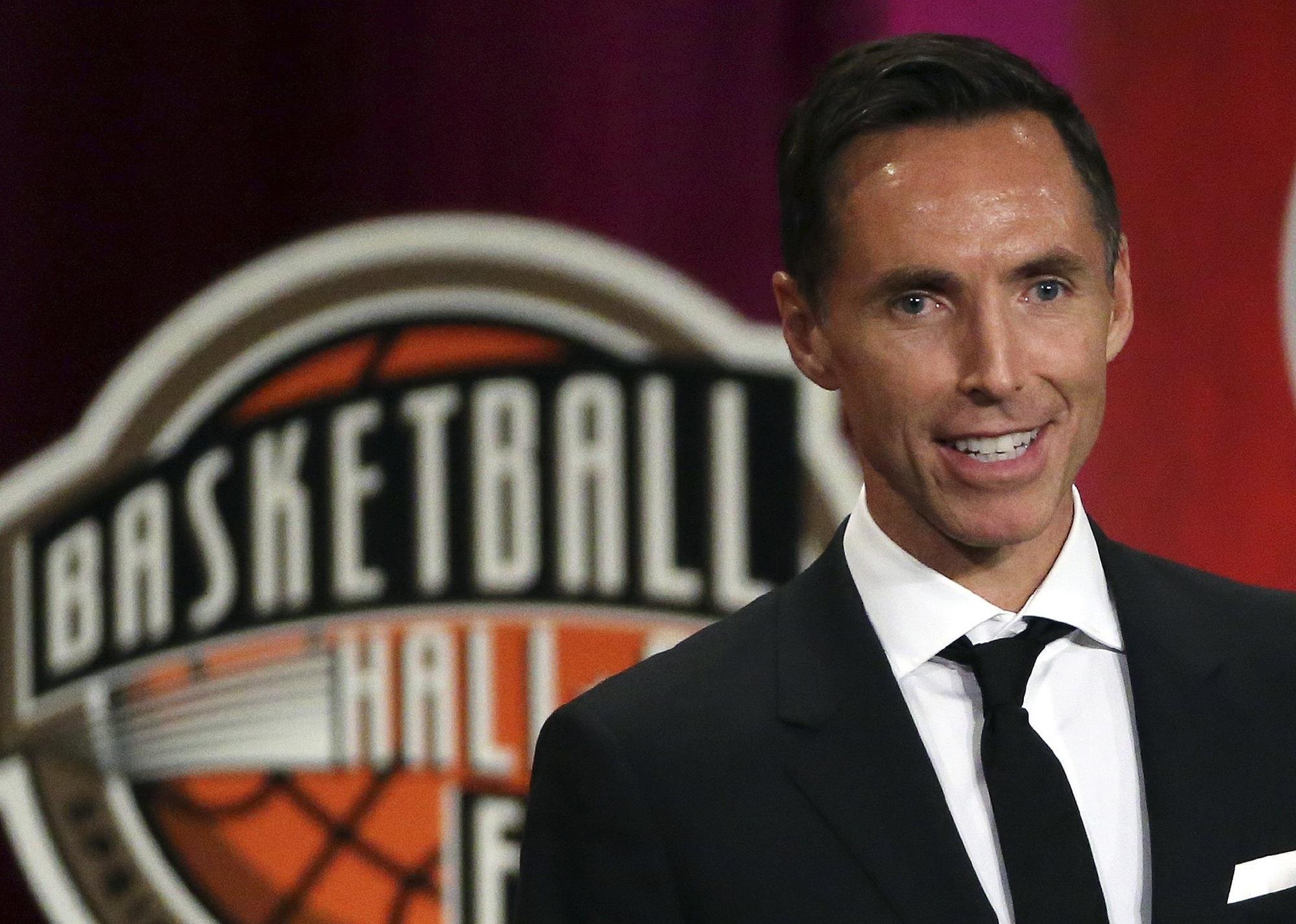 包含全明星赛倒计时；多特蒙德转会期官宣签约；细节引发关注；球迷炸锅；年轻球员得到机会的词条