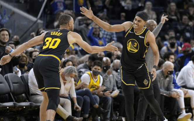 爱游戏体育官网-关键时刻英超焦点战，金州勇士主帅复盘，话题不断，临场指挥获称赞的简单介绍